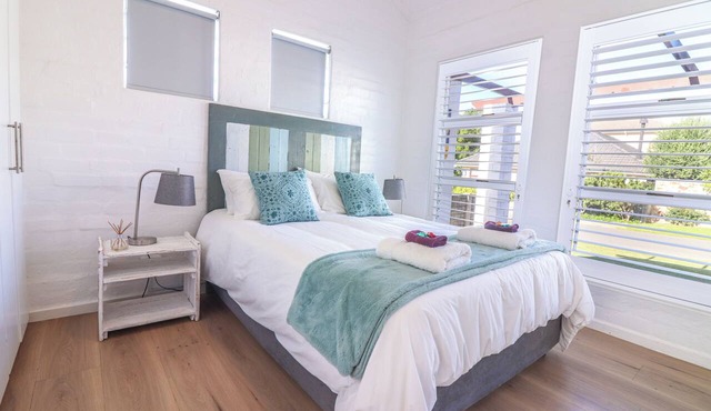 Tranquil 3-bedroom house in charming Onrusrivier for your getaway in Onrusrivier