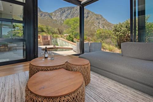 Two Horizons - fully serviced luxury villa in Hermanus