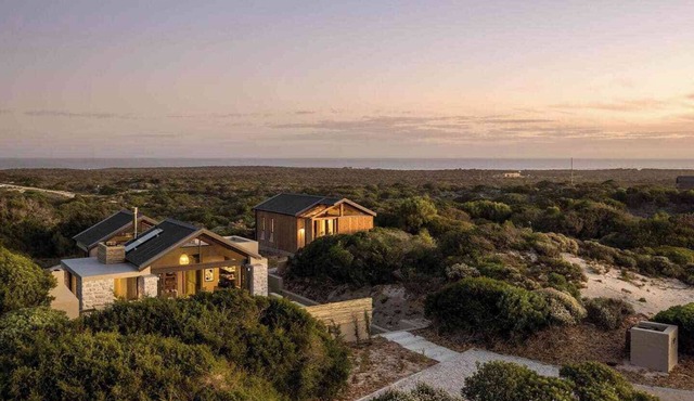 Two Luxury Cabins in Private Beach and Fynbos Estate in Gansbaai