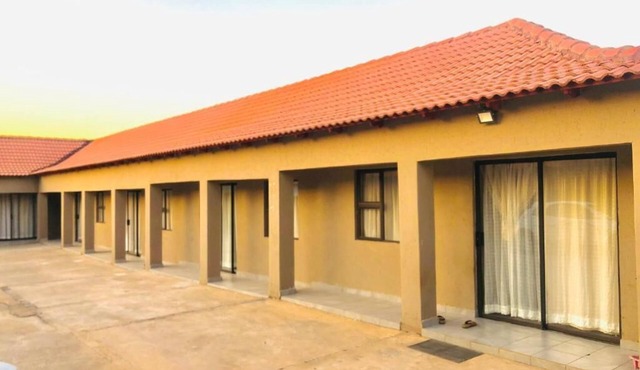 UNCLE CHARLES GUESTHOUSE in Pretoria