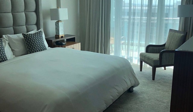 Upgraded premiere Ocean View 1 bd suite at Ritz w enhanced sanitation in Bal Harbour