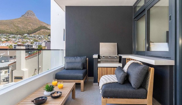 Views, BBQ, Balcony, Sea Point - Jade Views Studio in Cape Town