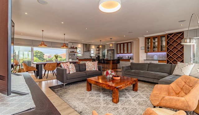 Villa Azure | Hermanus | Mountain & sea Views in Vermont