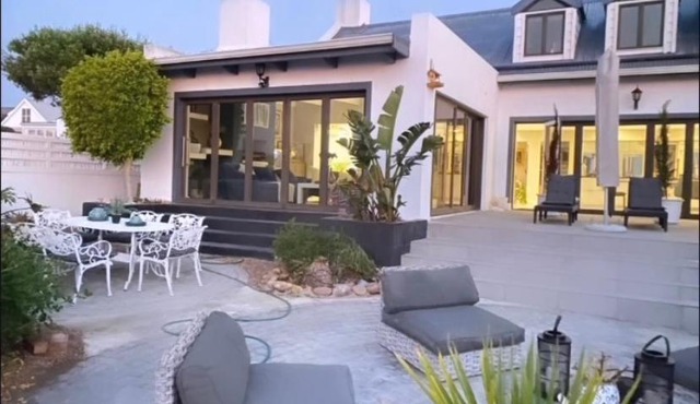 Villa Blau Luxury beachfront villa in Grotto Bay