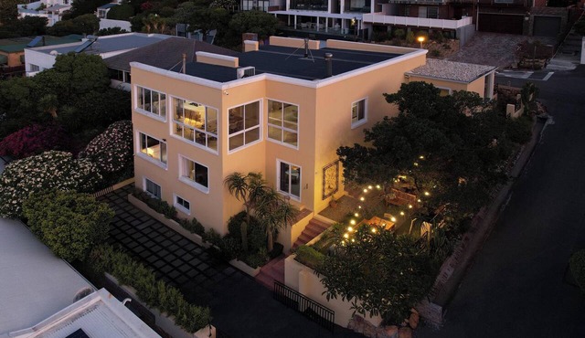 Villa Solara, Luxury 6 Bedroom Ocean-View Villa Steps from the Beach