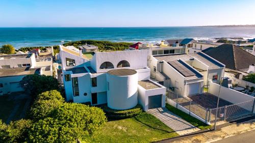 Voëlklip Family Villa - Oceanview & Pet Friendly in Hermanus