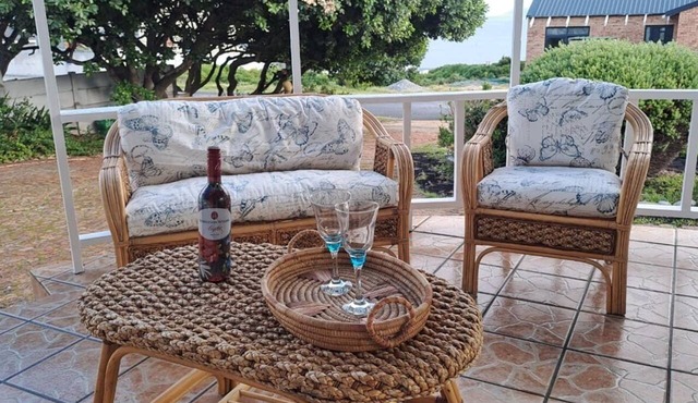 Wake up to the ocean at Sea Glass ! in De Kelders