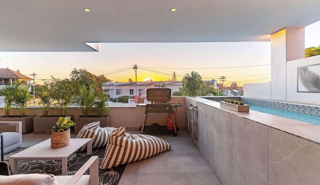 Walk to beach, Pool, Camps Bay -Terrace Royale Apt in Cape Town