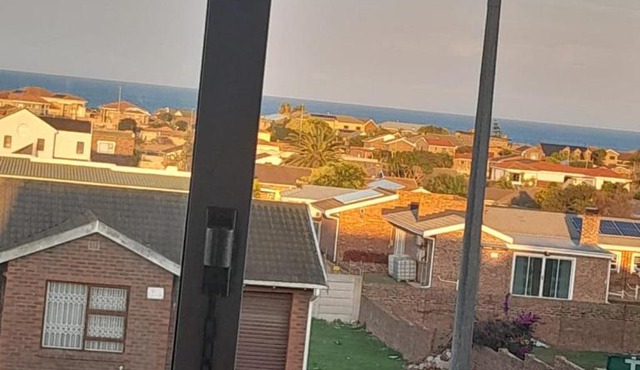 white house Bluewaterbay in Gqeberha