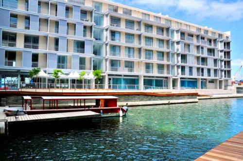 2BR Family Apartment near Waterfront