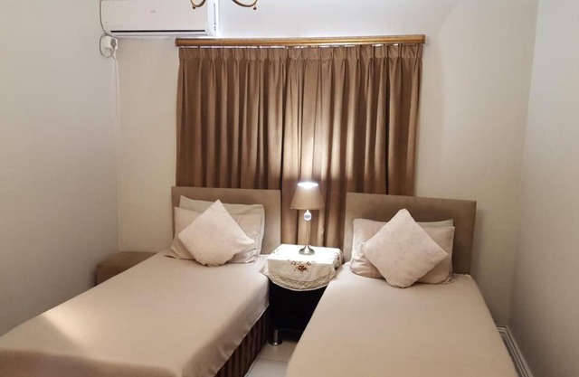 Savoy Lodge - Standard Double room 4 in Cape Town