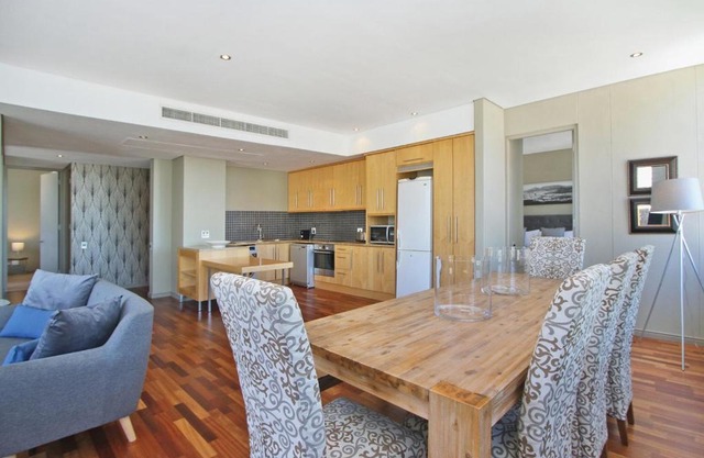 Spacious 3 Bedroom Family Apartment In Cape Town