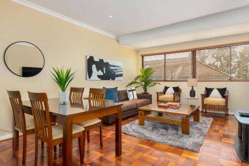 Three Anchor Bay Apartment | 85 m² Apartment ∙ 3 bedrooms ∙ 4 guests