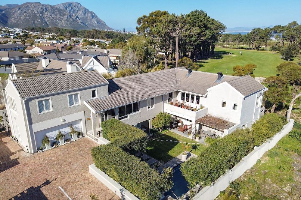 Hermanus Hotel | Hermanus Lodge on The Green