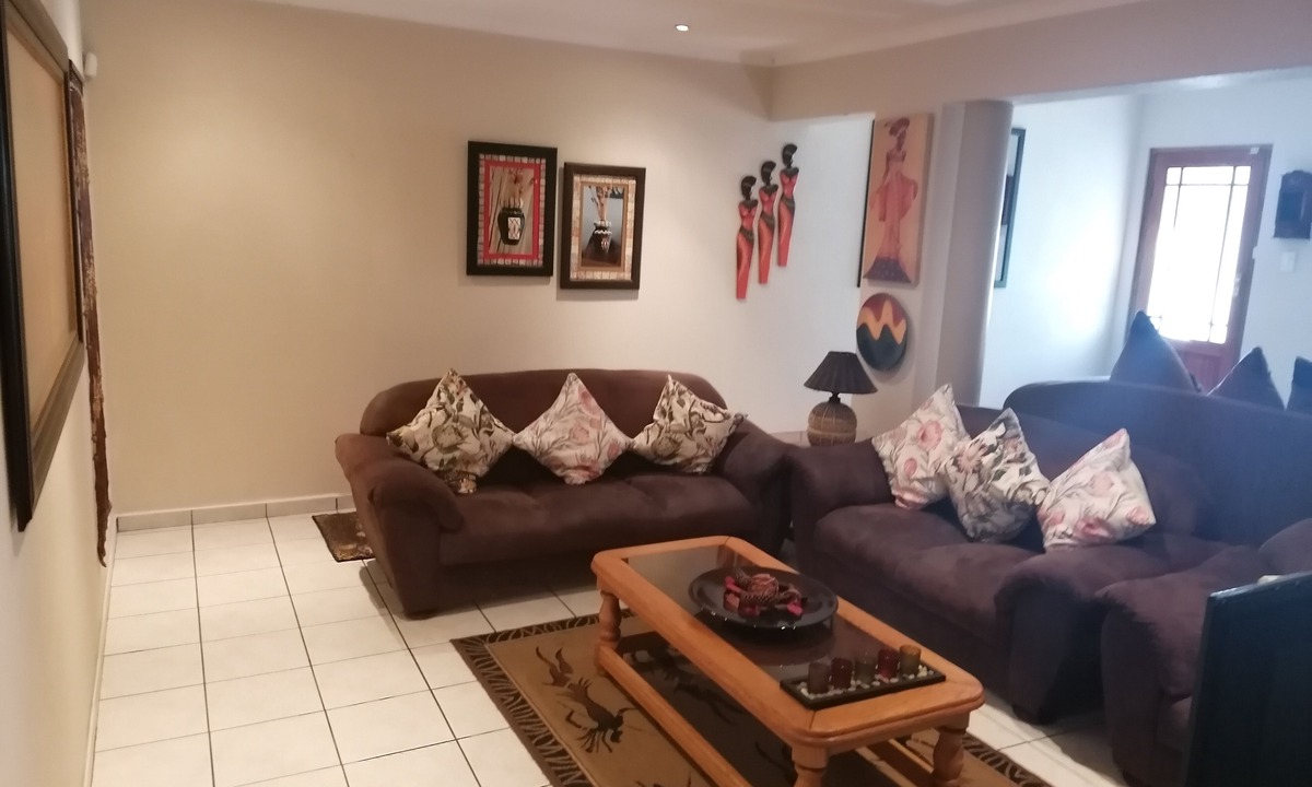 Kempton Park House | Inviting 3-bed House in Kempton Park