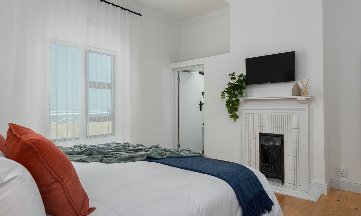Three Anchor Bay House | Neighbourgood Hill