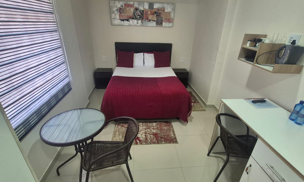 Kempton Park House | Ithonsi Guesthouse