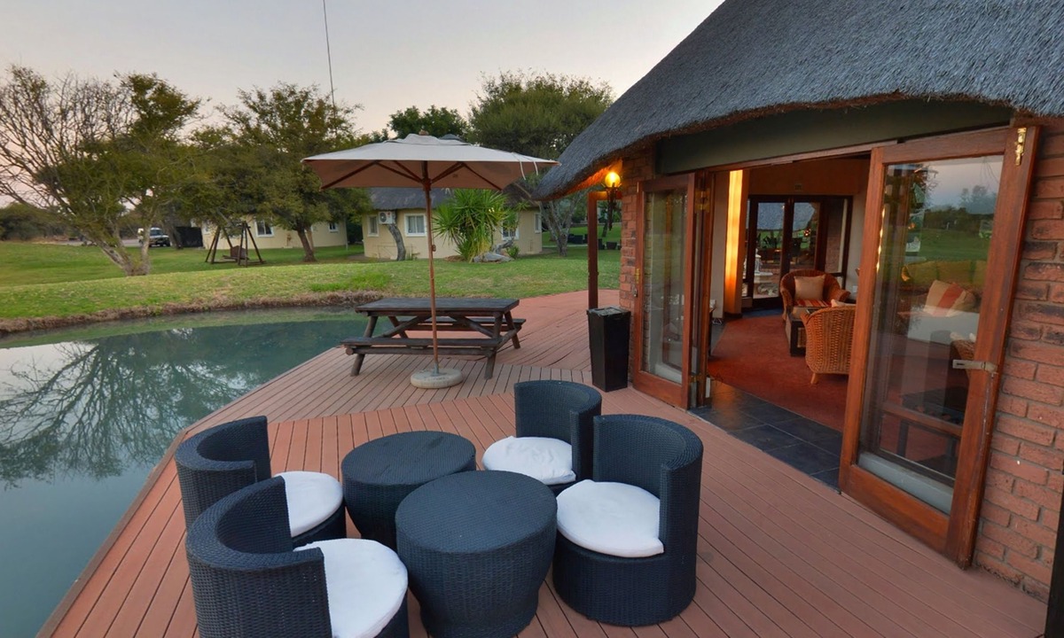 Leeupoort Cabin | Ditholo Game Lodge
