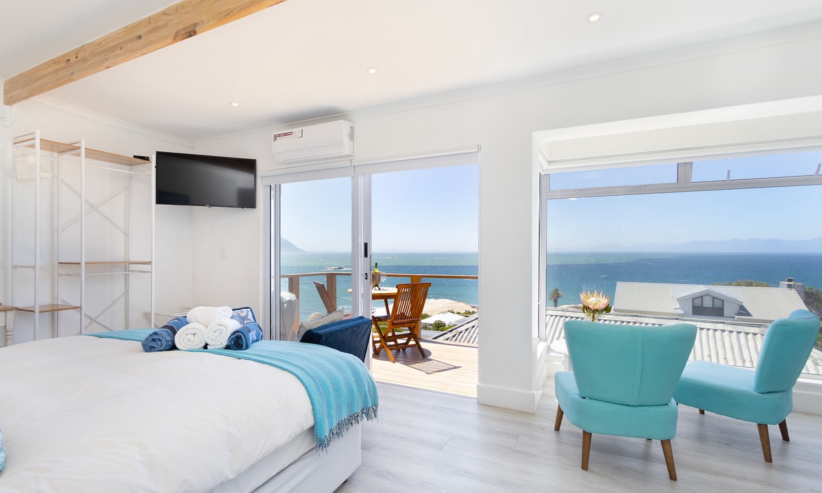 Simon's Town House | Penguins View Guesthouse