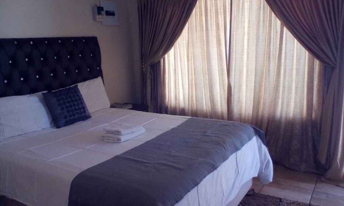 Lichtenburg Bed & Breakfast | Valotone 2 Bed and Breakfast
