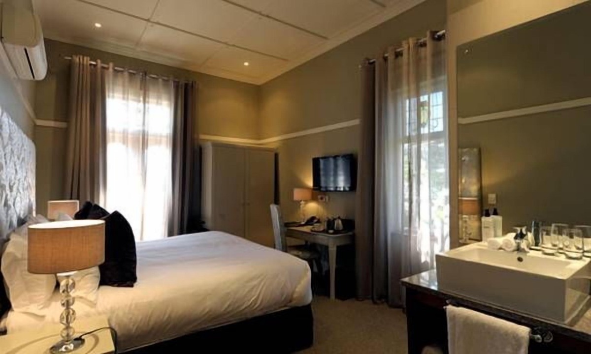 Morningside Hotel | The Saint James on Venice Luxury Guest House