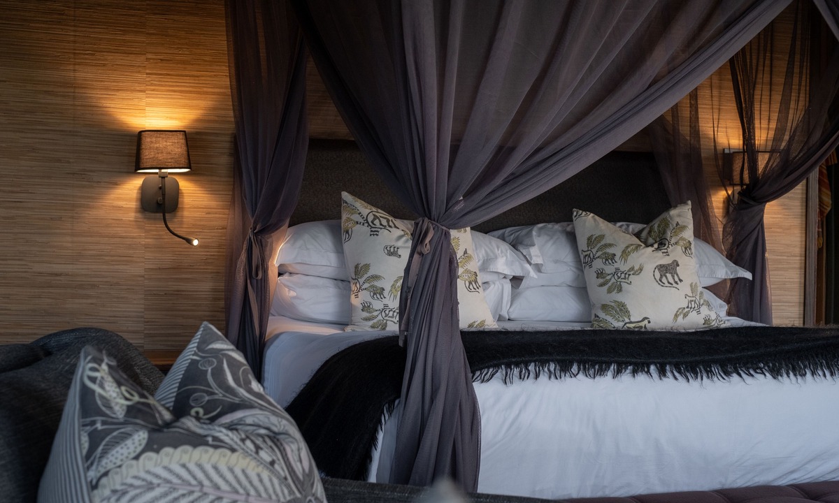 Sidbury Hotel | HillsNek Safari Camp - Amakhala Game Reserve