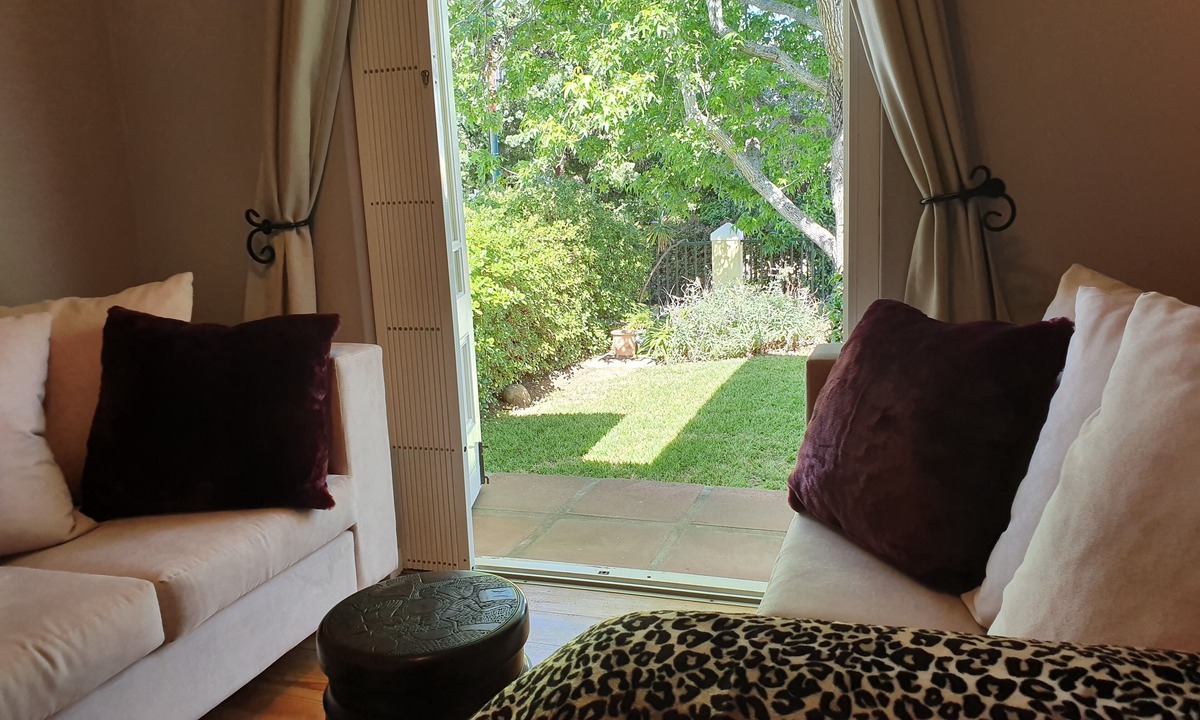 Newlands House | On Pinewood Guest House
