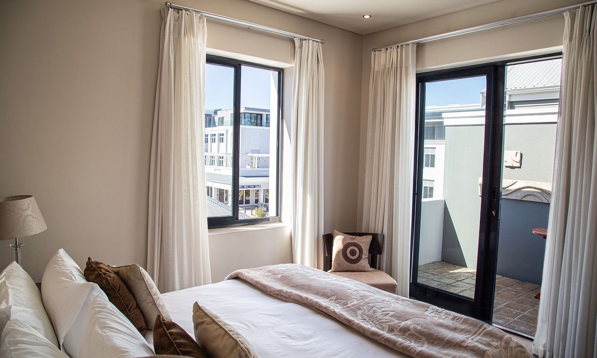 Hermanus City-Centre Hotel | Marine Square Luxury Suites