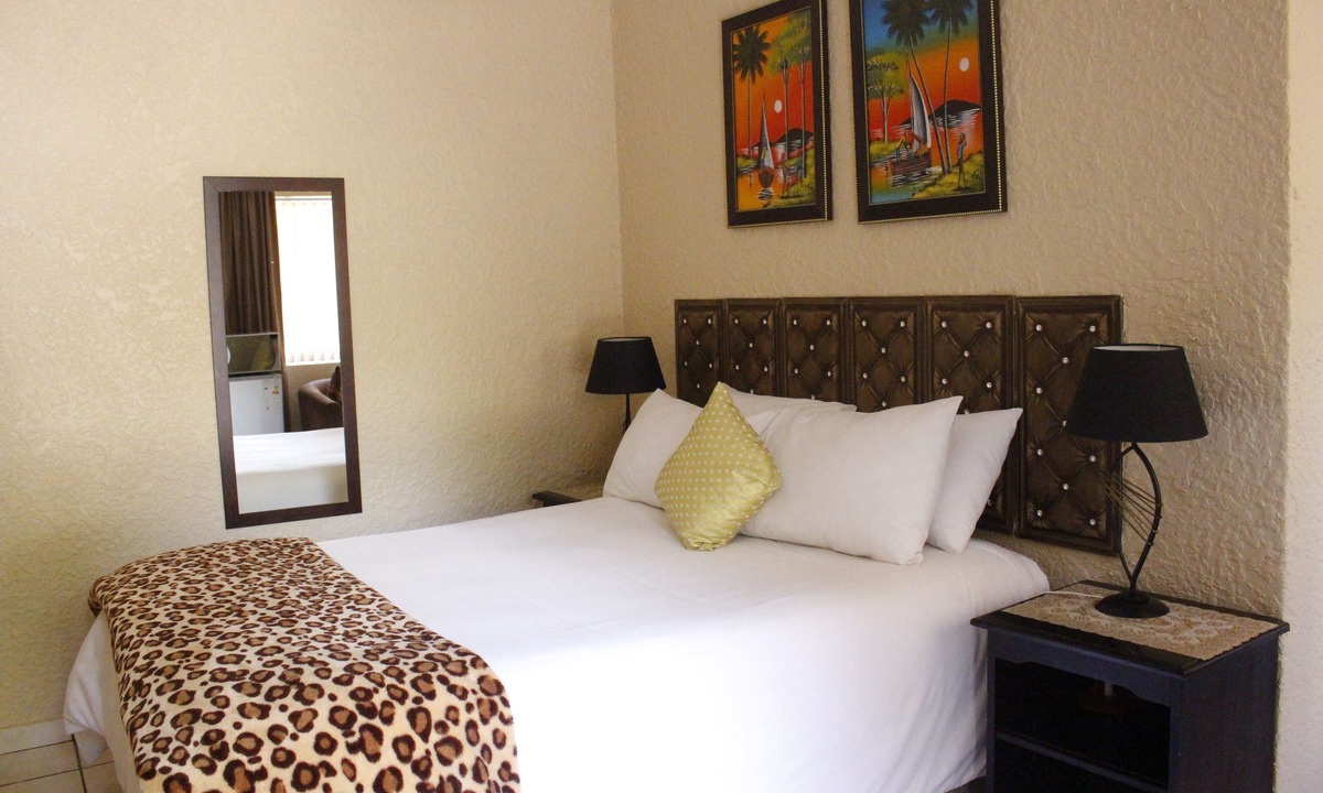 Krugersdorp North House | African Sky Bed and Breakfast