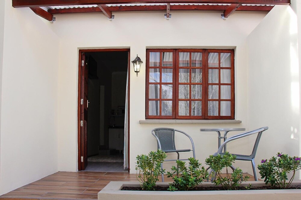 Komani Bed & Breakfast | Belle Vue Bed and Breakfast