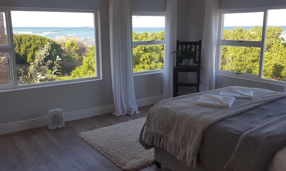 L'Agulhas House | Breeze in