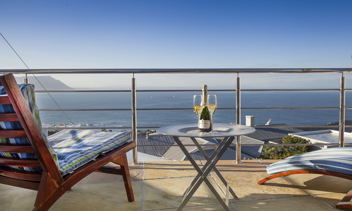 Simon's Town Bed & Breakfast | Magellans Hotel