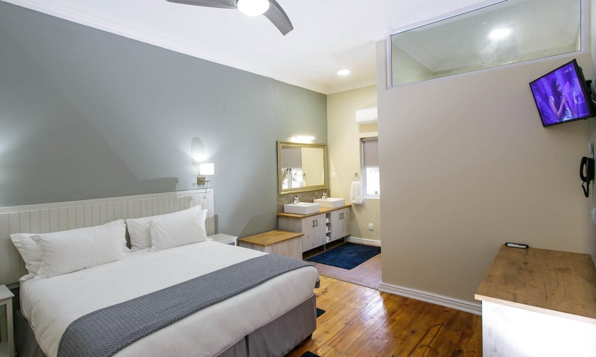 Oudtshoorn Hotel | Queen’s Hotel by BON Hotels