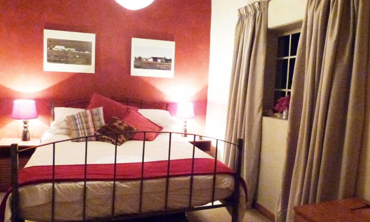 Barrydale Cottage | Cosy 6 Person Cottage With Mountain View