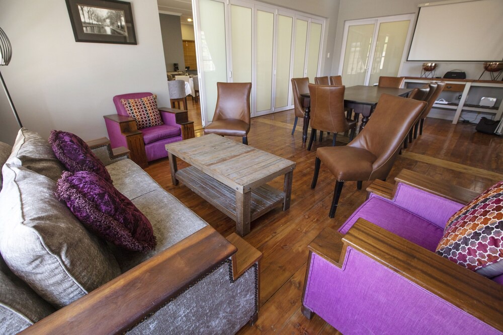 Komani Hotel | Komani Resorts