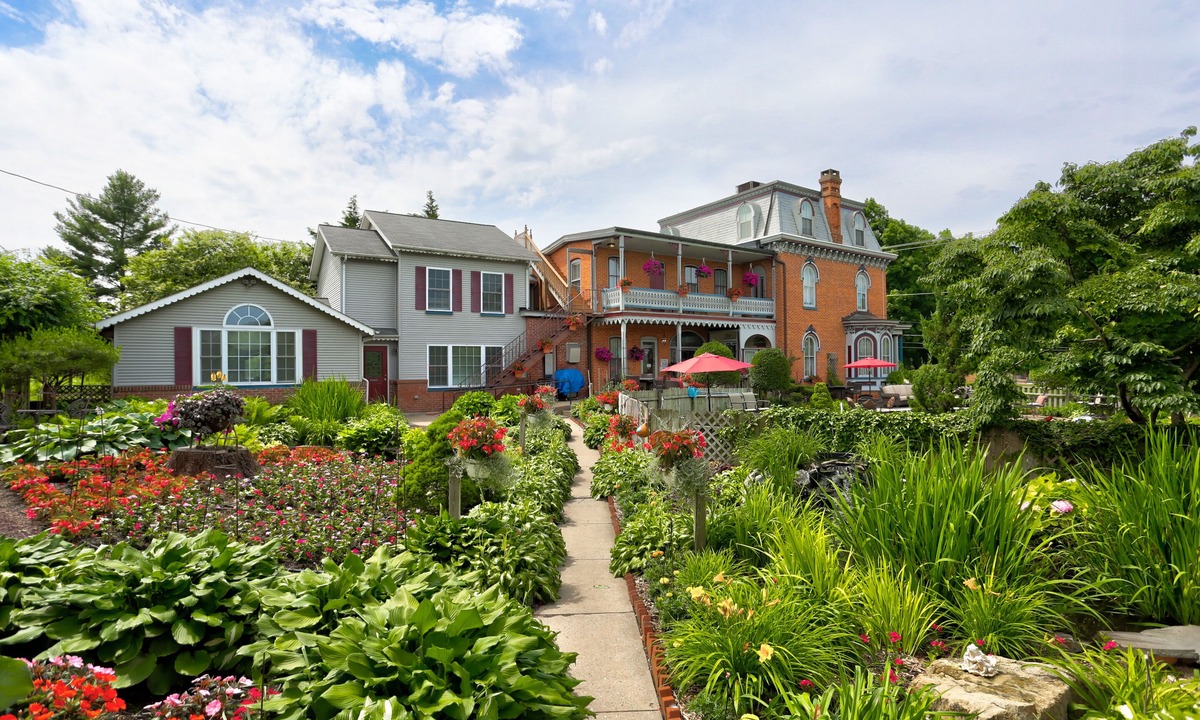 Bird In Hand Hotel | Lancaster ,PA Amish Country inn