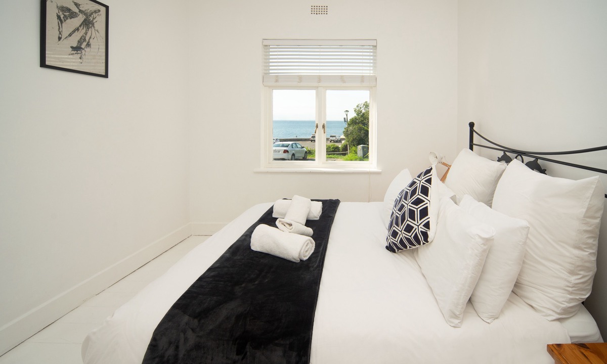 Simon's Town House | Boulders Beach Hotel and Restaurant