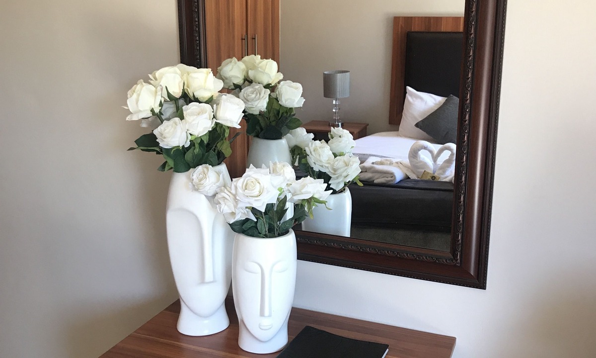Kroondal House | Manor Hills Guest Lodge