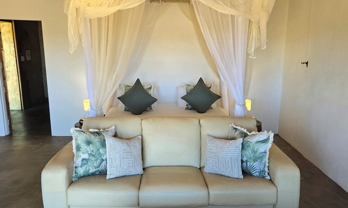Joe Morolong Cabin | Gamagara Africa private nature reserve