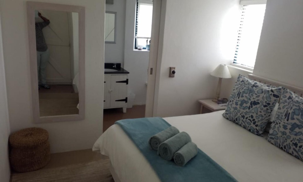 Struisbaai Cottage | 5 Bedroomed Fisherman's Cottage in Struis Bay