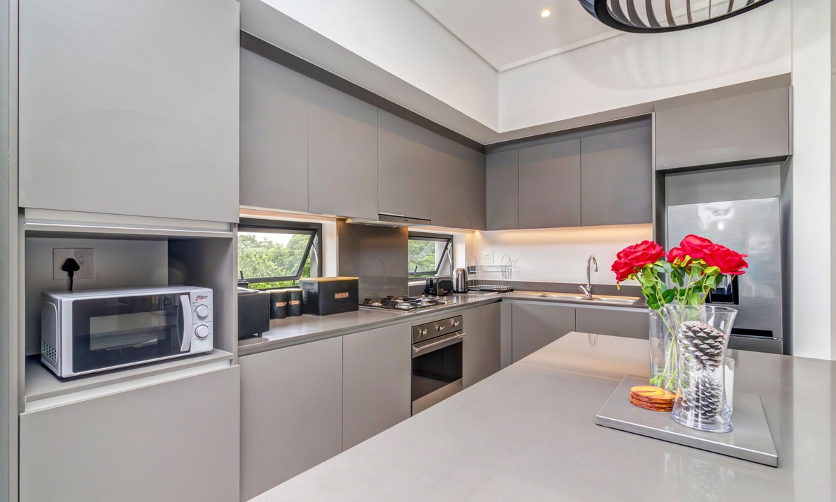 Greater Johannesburg Metropolitan Area Apartment | Luxurious & Peaceful Sandton 3-bed - Backup Power
