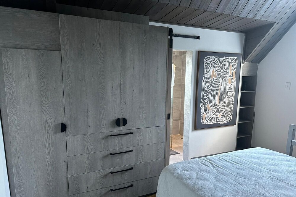 Mowbray House | Lemon House - Cozy Modern Finish and Style - Near University of Cape Town UCT