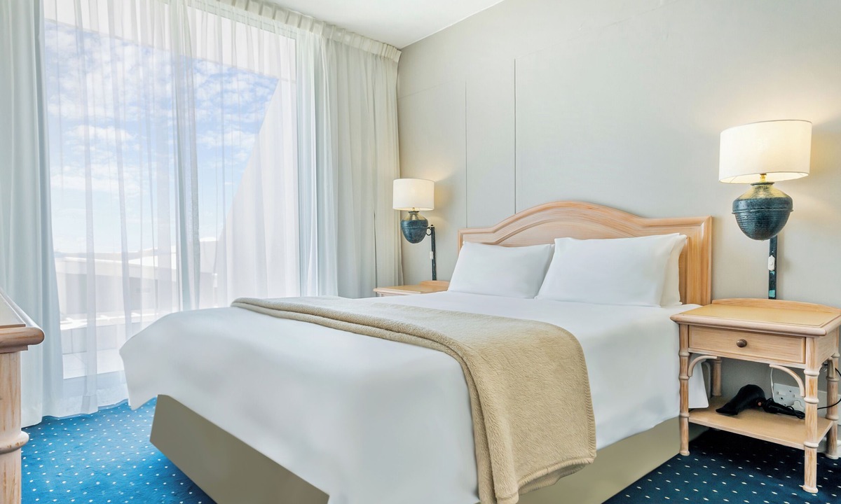 Bloubergstrand Hotel | Dolphin Beach Hotel