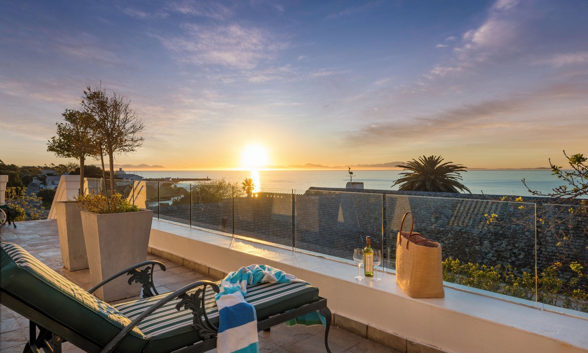 Gordons Bay Central House | Manor on the Bay
