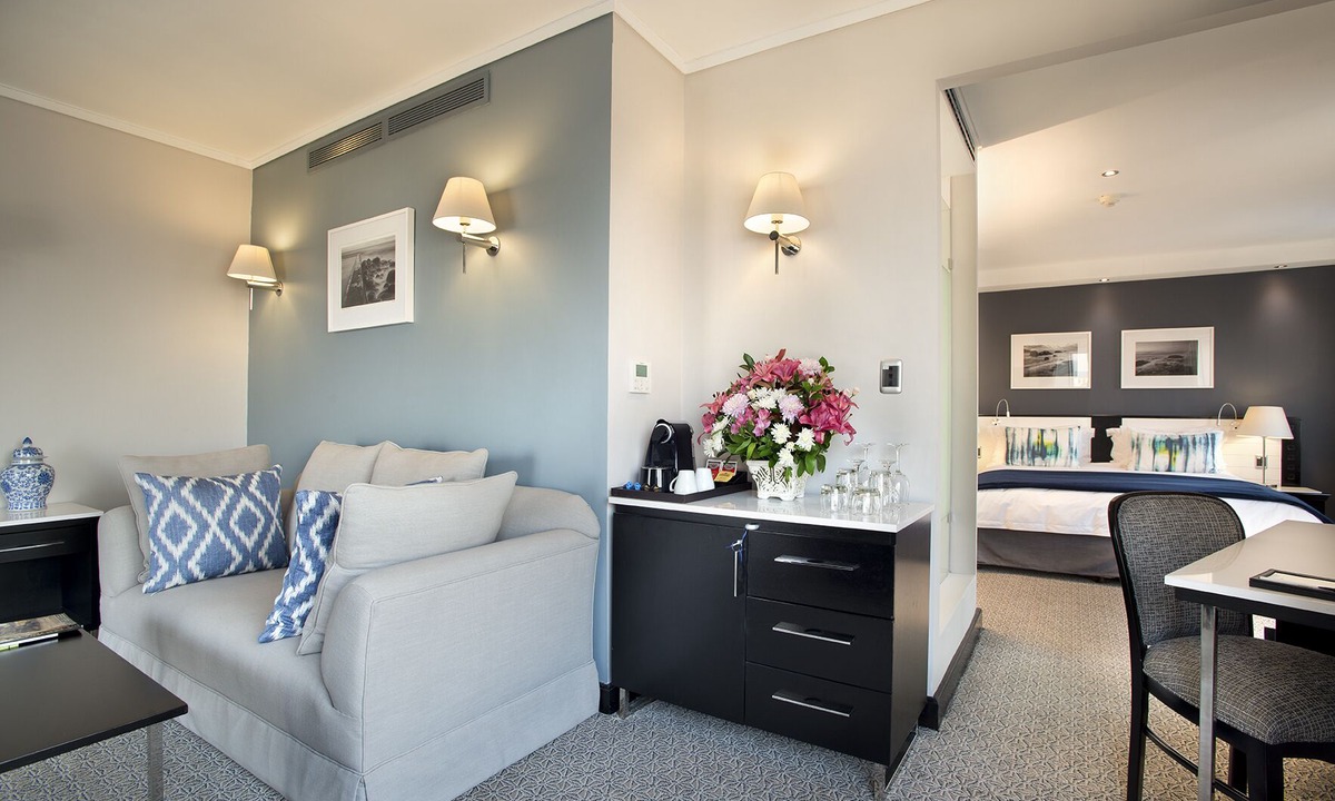 Victoria and Alfred Waterfront Hotel | The Commodore Hotel