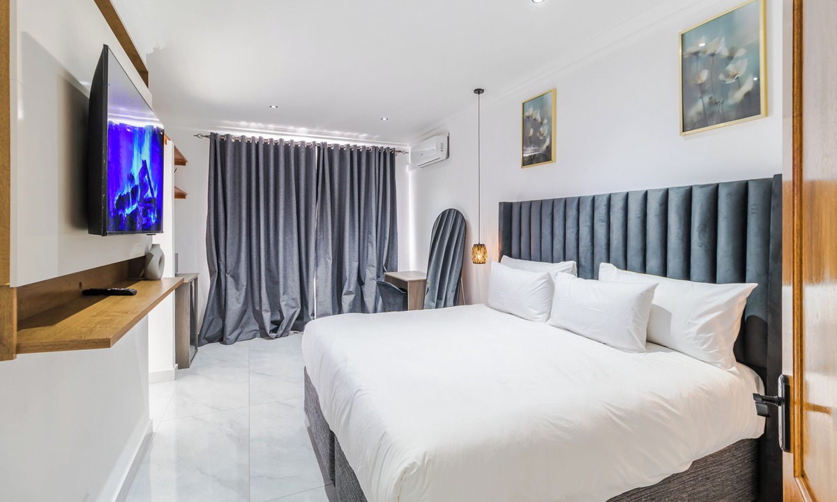 Greater Johannesburg Metropolitan Area Hotel | Boutique Hotel-Style 4Bed Home In Fernda