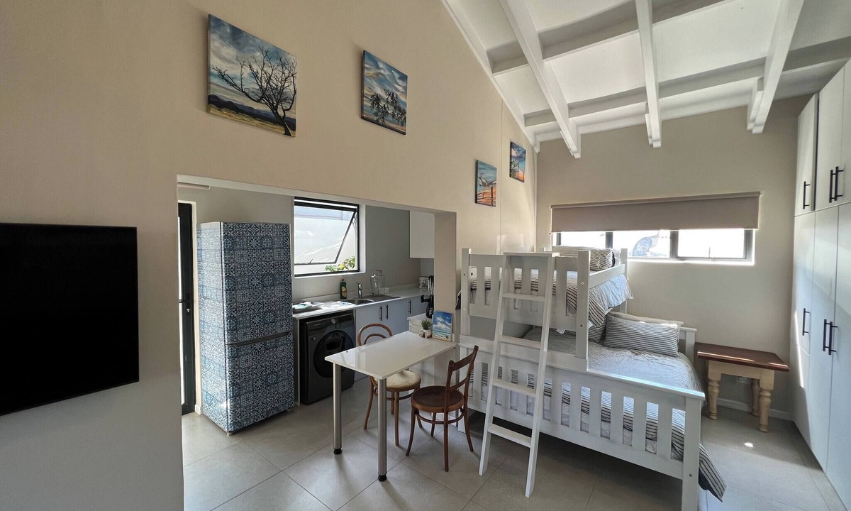 Port Edward House | Sting-ray Cottage - Staynest Guesthouse