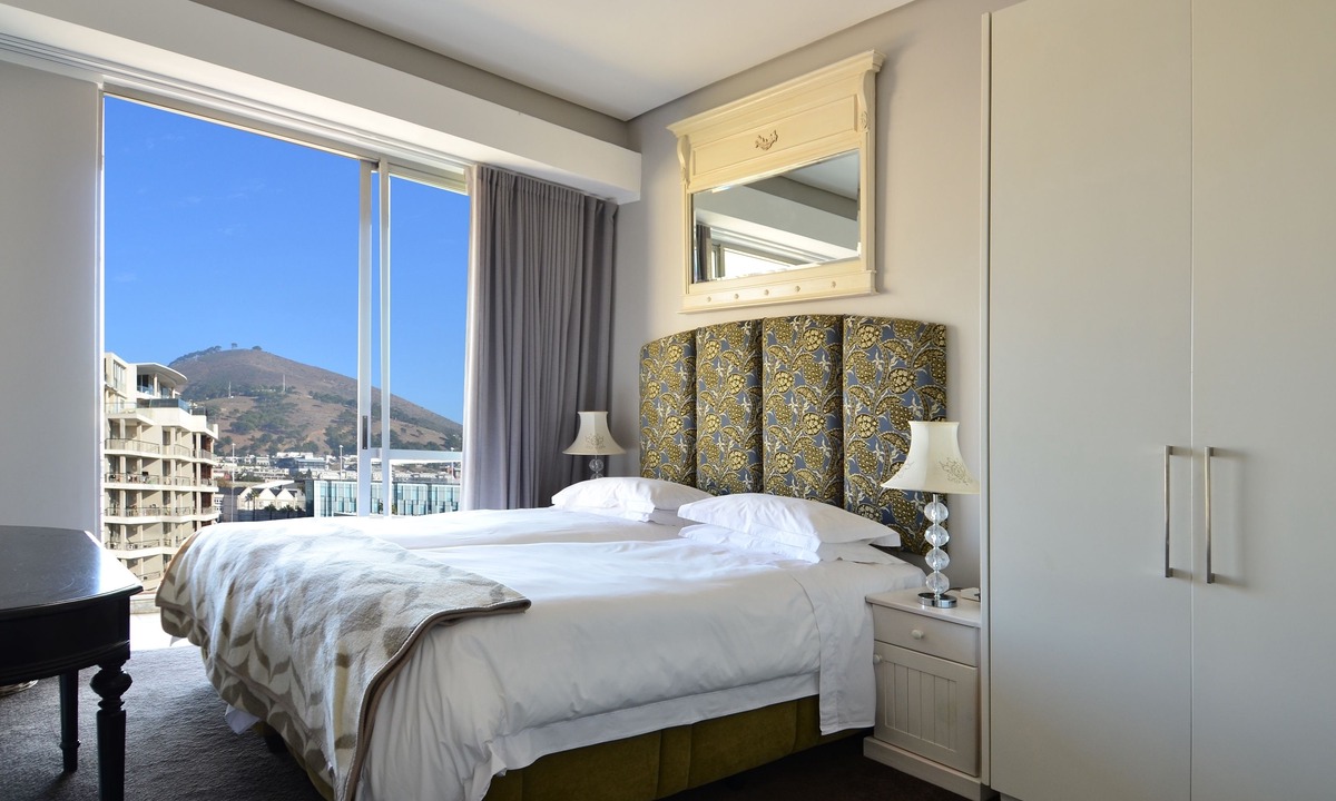 Victoria and Alfred Waterfront Hotel | 214 Harbour Bridge
