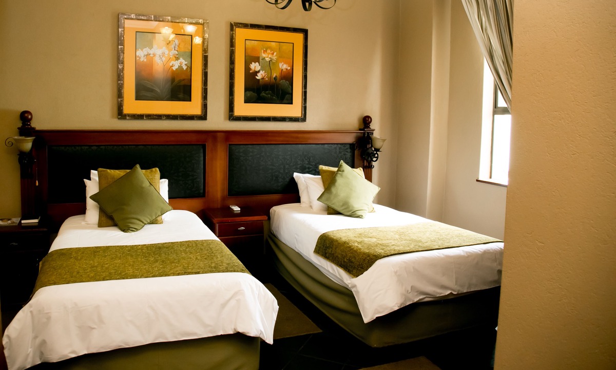 Nigel Cabin | Picanha Grill Guest House & Events Venue