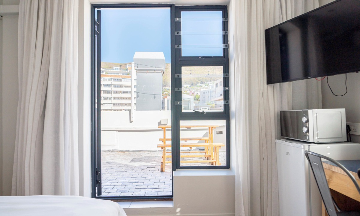 Sea Point Hotel | Mojo Hotel
